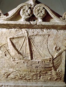 Detail van de scheepssarcofaag